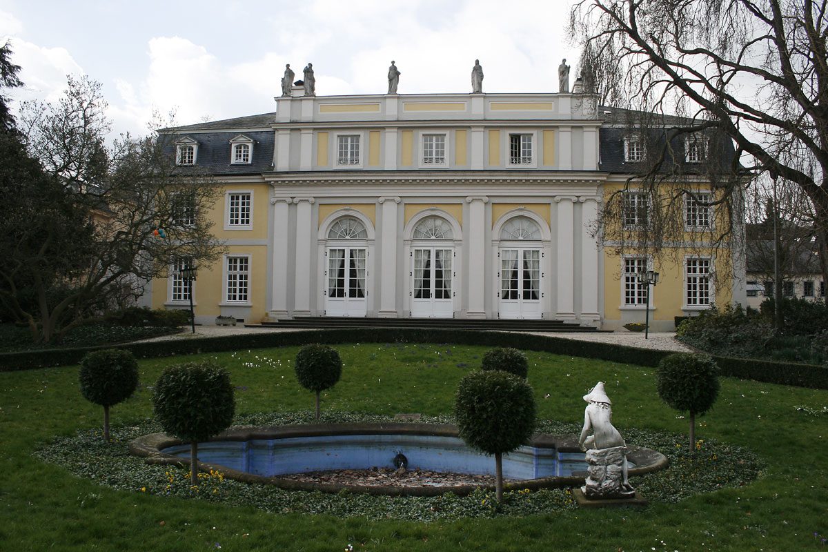 Kurfürstliche Redoute in Bad Godesberg, historisches Festsäle-Gebäude